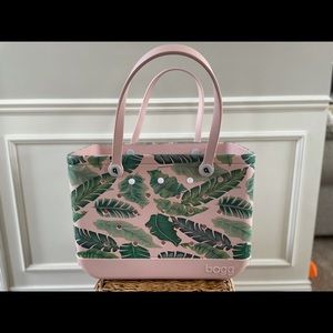 Bogg Bag. Large palm rare print. New with tags